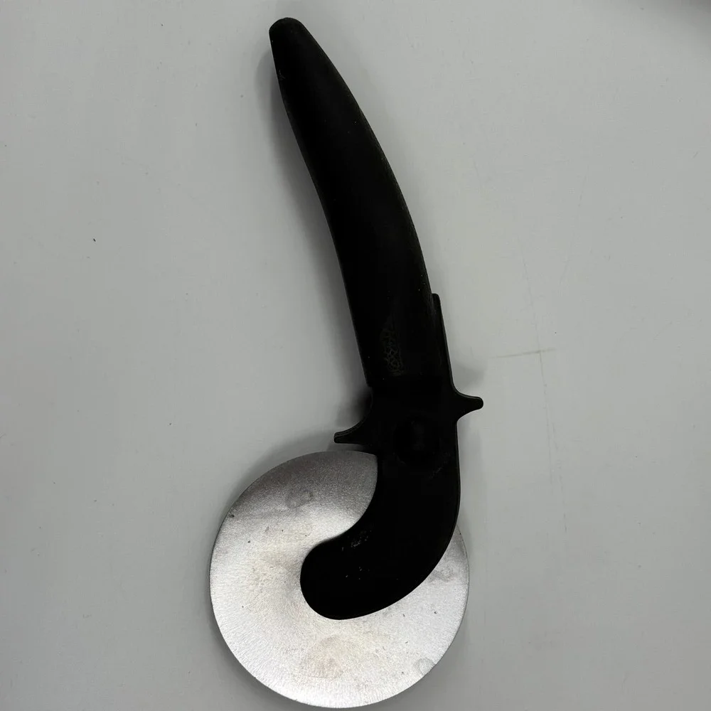 Cutco Pizza Cutter 77 Black Ergonomic Handle Stainless Steel Blade Slicer